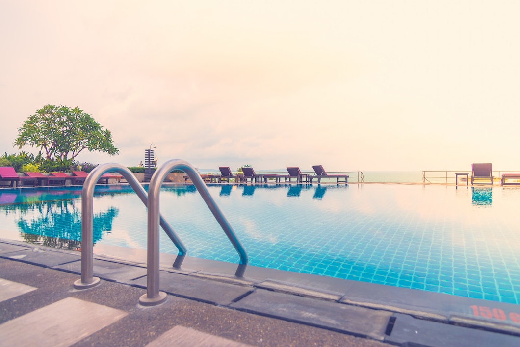 stair-pool_74190-1500